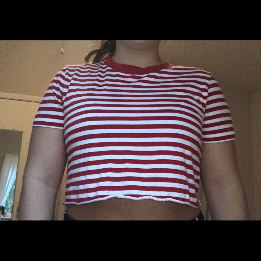 Red&White crop top. No stains and looks brand new.